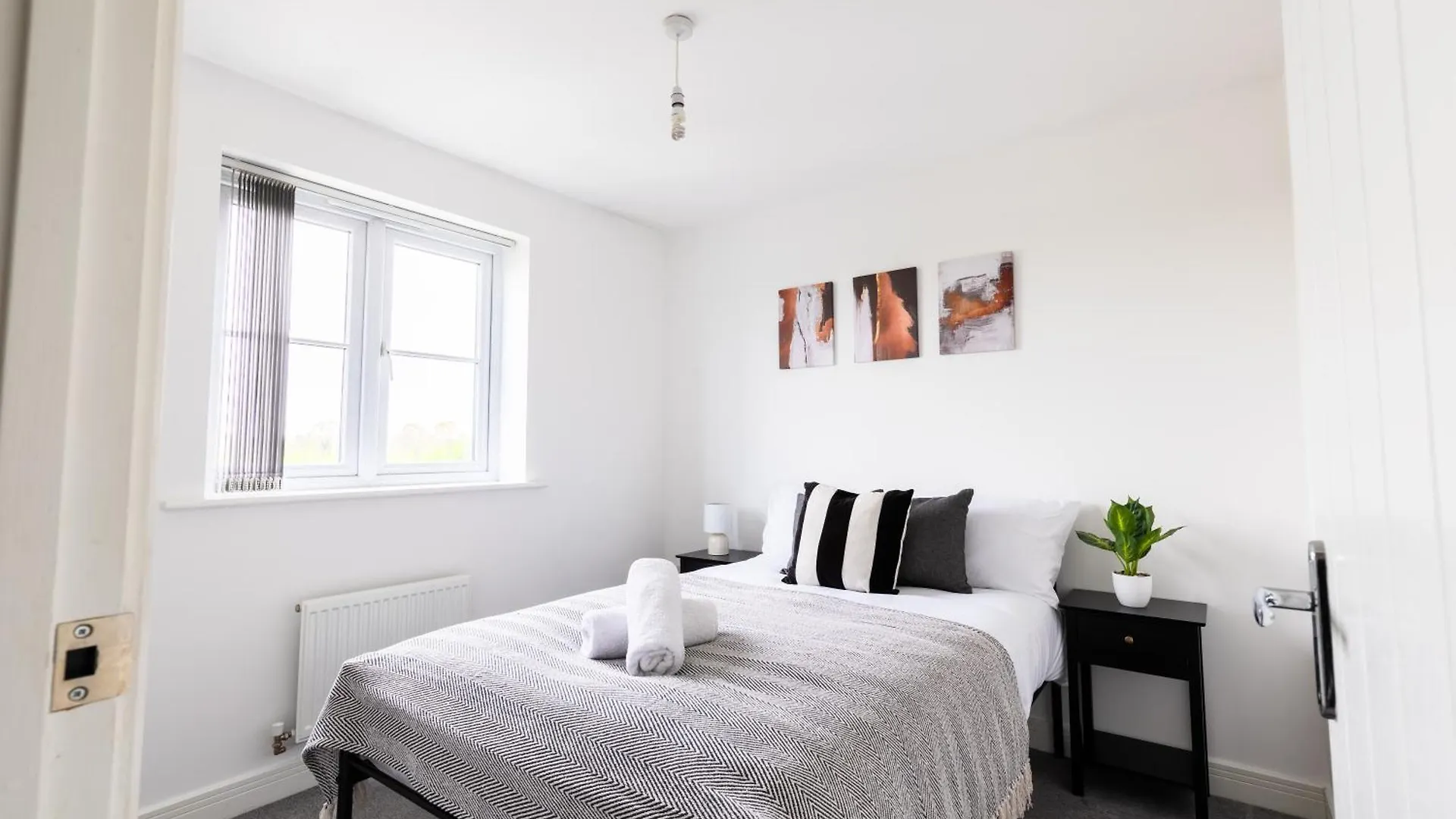 Spacious 4-Bedroom Home Near City Centre With Parking Ноттингем Великобритания