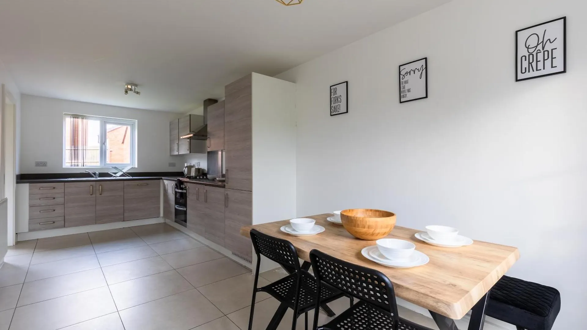 Spacious 4-Bedroom Home Near City Centre With Parking Ноттингем 0*,  Великобритания