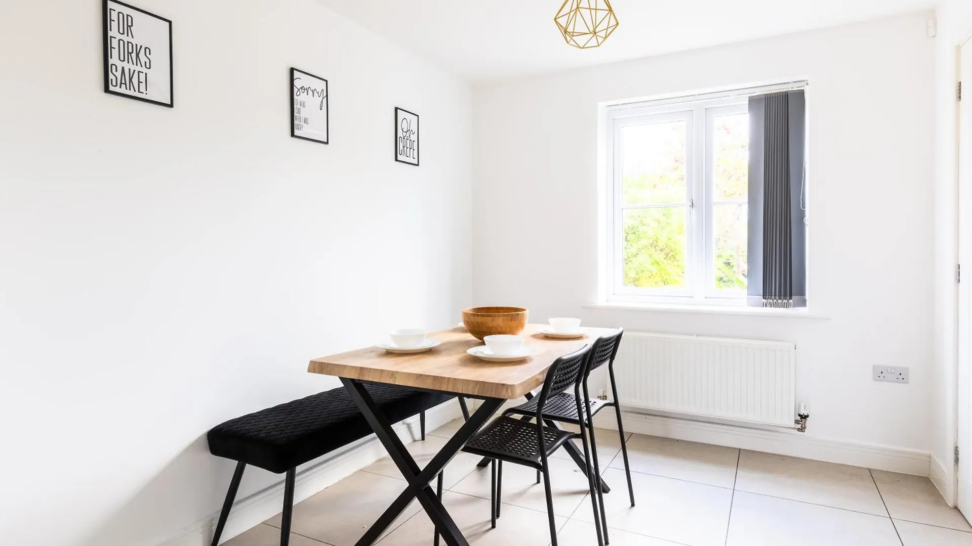 Spacious 4-Bedroom Home Near City Centre With Parking Ноттингем